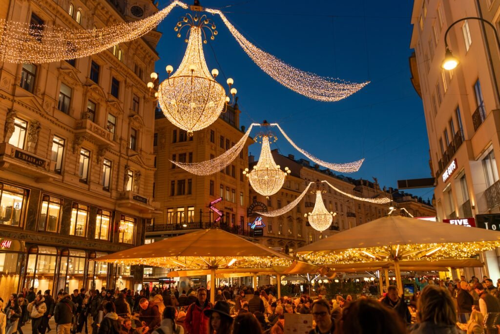 Marché de Noël de Vienne 2026 avec illuminations, chalets décorés et ambiance festive à Vienne