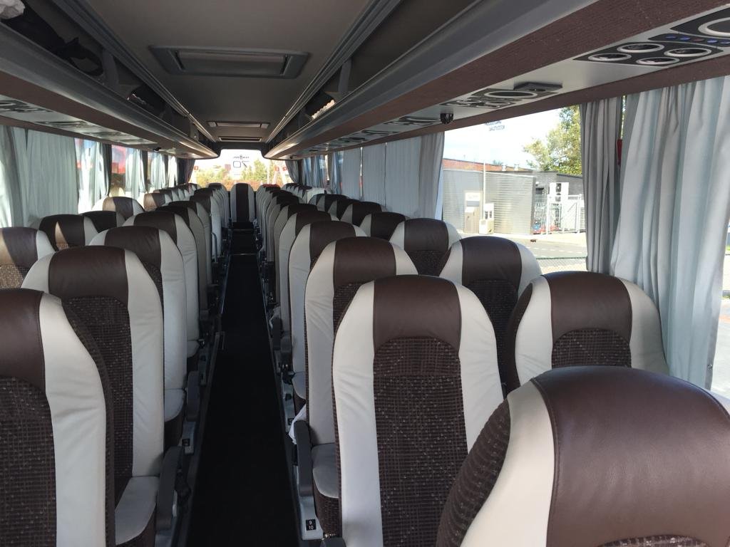 You are currently viewing Reservar transporte para grupos en Europa: guía completa para planificar viajes europeos