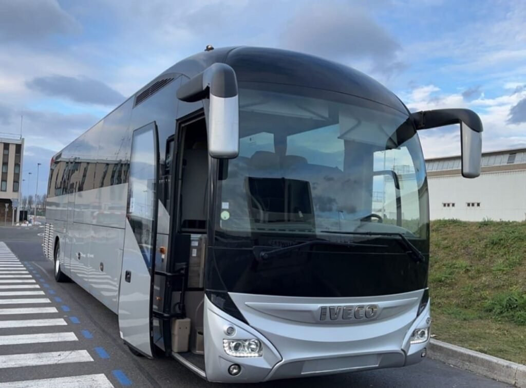 Best airport transfer Paris for travellers arriving with luggage